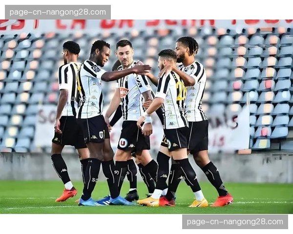 尼斯对阵勒阿弗尔，积分榜中游争夺关键战